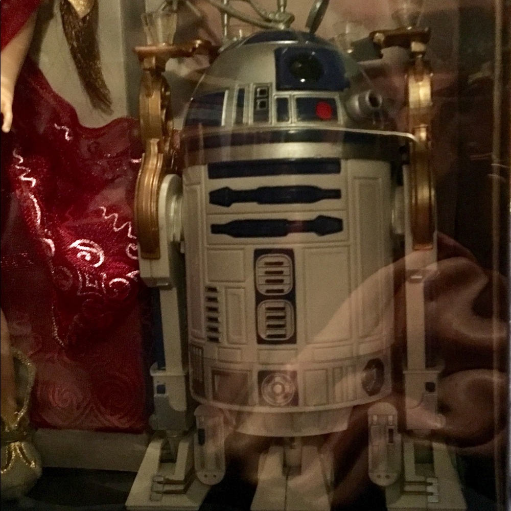 Princess Leia Organa & R2-D2 - Picture 7 of 8